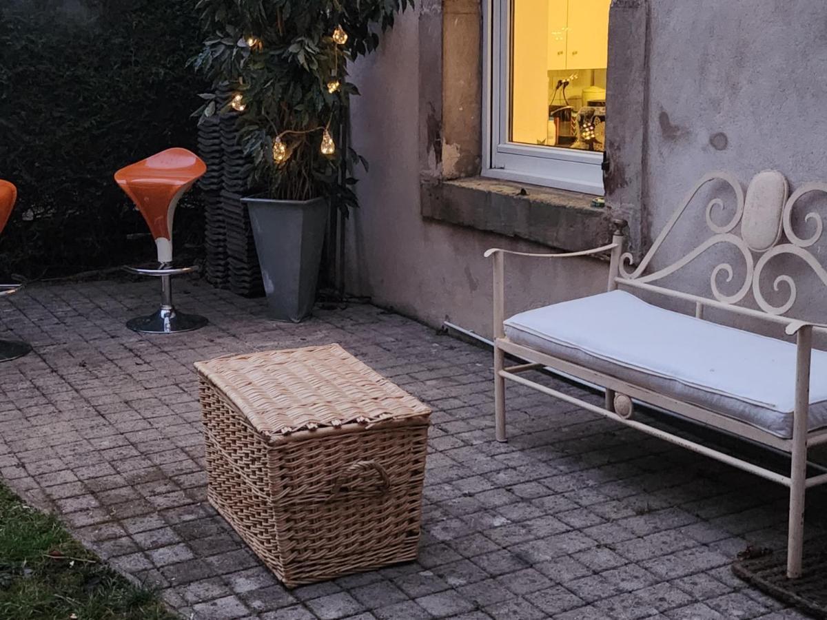 200 M Centre Maison Mitoyenne Avec Place De Parking Gratuite *